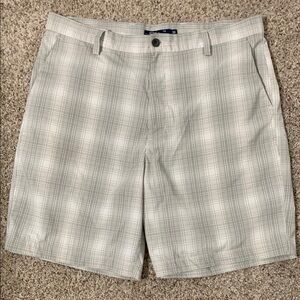 Chaps Gray Plaid Flat Front Men’s Golf Shorts Lightweight Casual